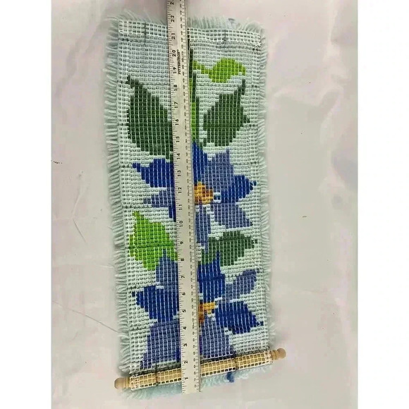 VTG Hooked Rug Hanging Artwork Blue Flowers 21"x9" Collectible Handmade - Picture 8 of 8